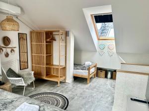 Na plażę przez las