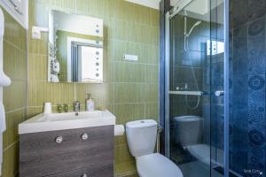 Hotels Hotel La Roseraie : photos des chambres