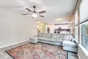 Pet-Friendly Ladson Home: 23 Mi to Charleston!
