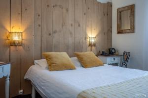 Hotels Hotel La Roseraie : photos des chambres