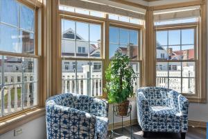 A Glorious Getaway Sheboygan - Blue Harbor Condo
