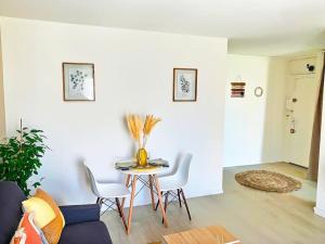 Appartements b- Appartement lumineux proche velizy bis : photos des chambres