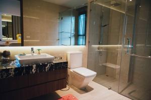 Modern tropical house 3BR common pool near city