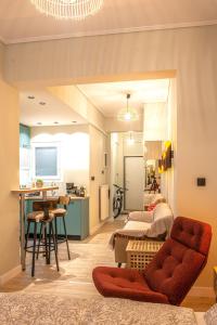 Ηappy central house
