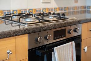 Large-2 Bed House-Free Parking