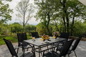 Villa Nadalina, Cista Provo