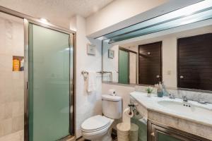 Large House - walking to beach - 10 guests!