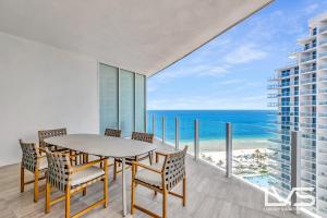 Four Seasons FTL Beach 2 Bed 2Bath Luxury Residence Direct Ocean Views