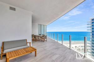 Four Seasons FTL Beach 2 Bed 2Bath Luxury Residence Direct Ocean Views