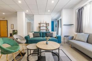 Maricool Minimal Spacious Downtown Loft