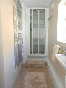 3 Prospect Place, New Quay, sleeps 6, parking, sea views, dog friendly