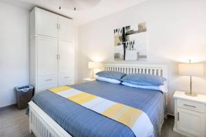 2A, Cerritos, brand new condo steps from the ocean