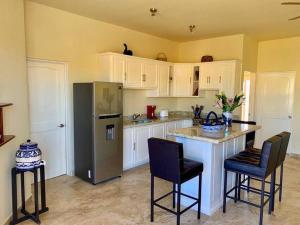 3B Cerritos Beach Condo, Lrg Pool, Baja Sur