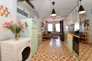 Taksim Fish Market Down Town Heart Of Istanbul Beyoglu