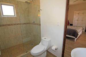 8AP Beautiful 1st Floor Condo, Pool Side, Cerritos