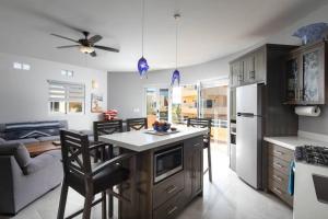 8B Cerritos Beach Luxury, Lrg Pool and Oceanview Deck