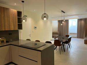 Gżira Promenade 3-Bedroom, Steps from Ferry to Valletta by Malta Weekend