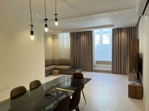 Gżira Promenade 3-Bedroom, Steps from Ferry to Valletta by Malta Weekend