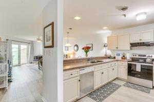 Oak Island Beachfront Condo with Community Pool