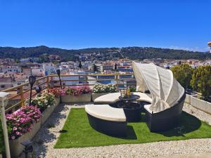Apartment Luna Tossa De Mar with Jacuzzi, 5mins walking to the beach, sea and castle view big terrace