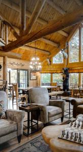 Beautiful 6 bdr cabin with hot tub in the Smokies!