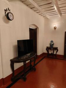 A quaint cottage with Rajahs seat view.