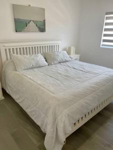 2C Stunning Top Floor Unit, Breathtaking Ocean Views