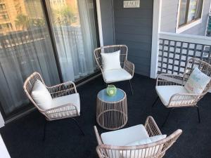 Newly Renovated Modern & Spacious Oceanview Condo