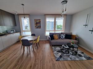 Apartament TOPOLOWA - Winda -Parking w HALI GARAŻOWEJ