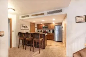 Seven Springs Meadowridge 2 Bedroom Standard Condo with Deck and Mountain Views! condo - Confluence