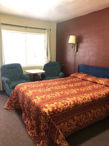 Queen Suite - Non-Smoking room in Laurel Park Inn