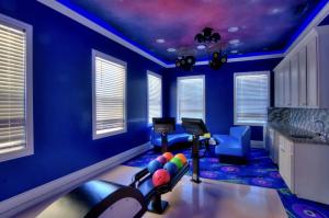 Luxury Infinity & Bowling Villa 14BD Theater Games Pool & Spa