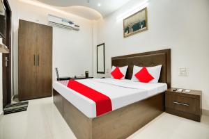 Hotel O King Star Residency