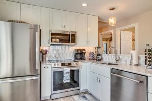 St Helena Island Condo with Beach Views and Porch!