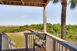 St Helena Island Condo with Beach Views and Porch!