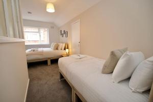 Hall Lane House - 4Bed Gem Near Coventry Hospital with FREE Driveway Parking