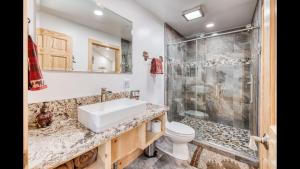 #2 Cottage Like Suite With Private Hot Tub