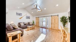 #2 Cottage Like Suite With Private Hot Tub