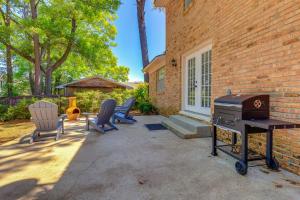 Family-Friendly Home: 6 Mi to Downtown Mobile!