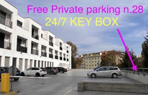 DH Private Flowers Terrace and Sauna Luxury Apartment 2kk, 2x SmartTV-NETFLIX, Free Parking, Gym