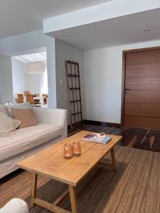 Amplia y luminosa casa con excelente ubicación