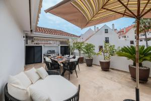 Central 3 BDRM Spacious Penthouse w 2 Pools & BBQ