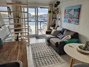 Tiny float home Brighton