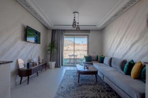 Luxury Apartment 99sqm with Beach front, AC and Unlimited Wi-Fi