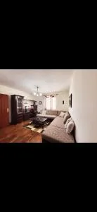 Papa's Place - Lavdar i Korçës