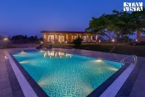 StayVistas Nyra Farms - Hill-view villa with Pool, Indoor & Outdoor games, & Lawn with Gazebo - Nandgom