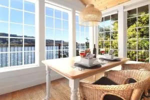 'Erinleigh By The Sea' Waterfront - Jenner