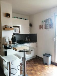 Studio - piscine, proche de la plage et du port