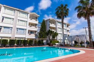 New Garden Luna Side Apart Hotel