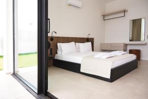 Ashta Suites Color Block